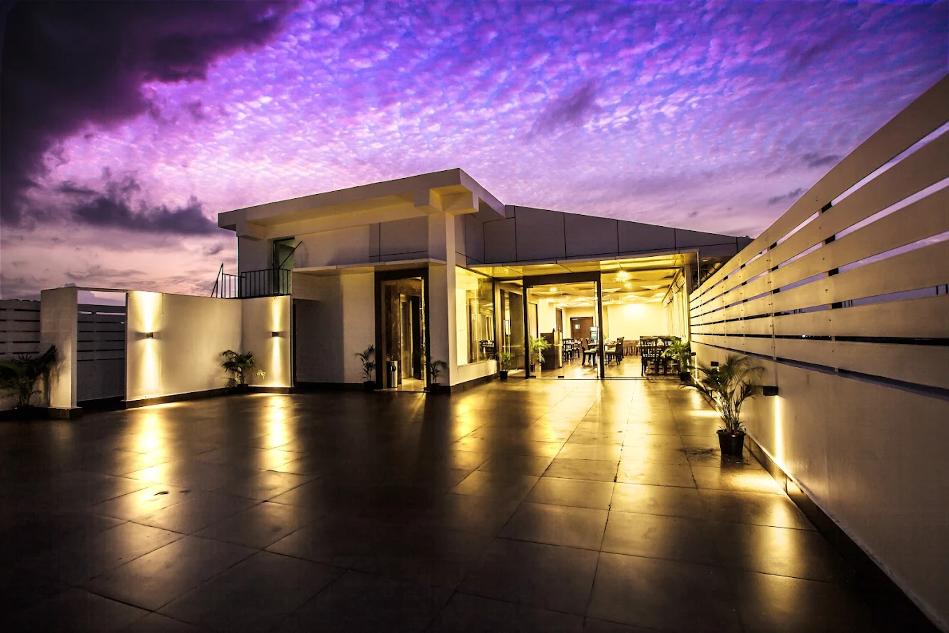 J Hotel _.webp